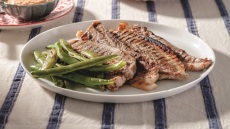 Χοιρινά πανσετάκια με τραγανά φασολάκια