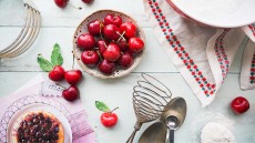 Το τραγανό κόκκινο φρούτο που ρίχνει την πίεση και βελτιώνει τον ύπνο