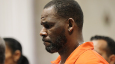 «Το προσωπικό των φυλακών προσπαθεί να σκοτώσει τον R. Kelly», λέει ο δικηγόρος του 