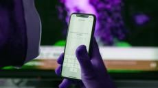 Μύκονος: Xάκαραν το Iphone 37χρονης και της απέσπασαν 1.264 ευρώ 