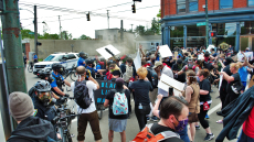 Ογκώδεις διαδηλώσεις στο Οχάιο για Αφροαμερικανό που σκοτώθηκε από δεκάδες αστυνομικά πυρά 