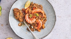 Πικάντικες φακές με γαρίδες και πιπεριές