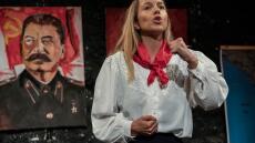  «Η Χώρα που ποτέ δεν πεθαίνεις»: Η επιτυχημένη παράσταση του Ένκε Φεζολλάρι στο Αττικό Άλσος