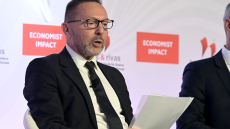 Στουρνάρας: Η ελληνική οικονομία πάει καλά, αλλά μην το χαλάσουμε εν όψει εκλογών