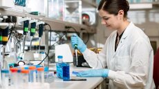 Έλληνες ερευνητές αναπτύσσουν θεραπεία κατά του πλέον επιθετικού όγκου του εγκεφάλου