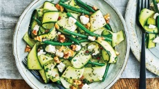 Σαλάτα κολοκυθιού με φασολάκια και φέτα
