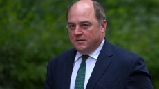 Βρετανία: Αποχωρεί από την κυβέρνηση ο υπουργός Άμυνας Μπεν Γουάλας