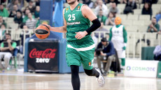 Είχε άγιο ο Αλεσάντρο Τζεντίλε - Έπεσε από το μπαλκόνι της βίλας του και θα περάσει την πόρτα του χειρουργείου