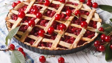 Πώς να φτιάξετε vegan gluten free τάρτα κεράσι χωρίς ενοχές