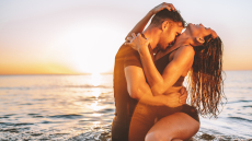 Πέντε κανόνες για ασφαλές σεξ το καλοκαίρι