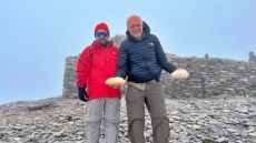 Μια πέτρα από το χαμηλότερο σημείο της γης στην Ιορδανία τοποθετήθηκε στο πιο ψηλό εκκλησάκι του Ολύμπου