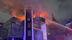 Πυρκαγιά στoν Real Fm - Βρέθηκαν γκαζάκια στην είσοδο του κτηρίου