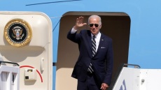 Στην Τζέντα ο Μπάιντεν: Βλέπει βασιλιά Σαλμάν και πρίγκιπα διάδοχο Μοχάμεντ για πετρέλαιο και ανθρώπινα δικαιώματα