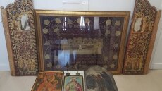 Έβγαλε στο «σφυρί» θρησκευτικά είδη μεγάλης αξίας