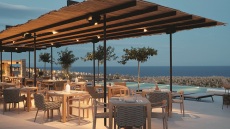 NÓS: Φαγητό με ντόπιες πρώτες ύλες και θέα στο απέραντο γαλάζιο της Σίφνου