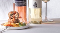 Με ποια κρασιά συνοδεύουμε τους τηγανητούς κεφτέδες