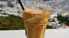 Πώς γεννήθηκε ο φραπέ που αγαπήσαμε