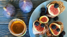 Το νόστιμο φρούτο που ρίχνει την πίεση, βοηθά την πέψη και θωρακίζει τα οστά