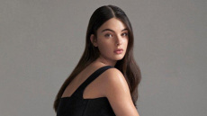 Ντεβά Κασέλ: Η κόρη της Μόνικα Μπελούτσι στην Πάρο 