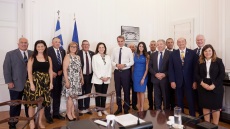 Μητσοτάκης: Υποδέχτηκε τον ομογενή Γερουσιαστή Λεωνίδα Ραπτάκη στο Μαξίμου