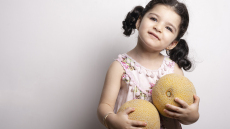 Το καλοκαιρινό φρούτο που ρυθμίζει την πίεση και βελτιώνει την πέψη