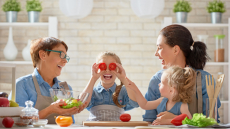 Τα πολύχρωμα φρούτα που προστατεύουν τα νεύρα, την όραση και την υγεία των γυναικών