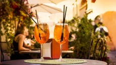 Αυτά είναι τα χειρότερα ποτά για τον καύσωνα