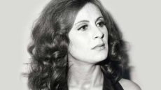 Ρένα Κουμιώτη - Όταν μιλούσε για τον γάμο της σε ηλικία 13 ετών - «Έμεινα έγκυος και παντρεύτηκα»