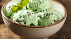 Γιατί όλοι τρώνε παγωτό μέντα; Τρεις επικοί συνδυασμοί!