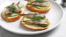 Καλοκαιρινά μεζεδάκια: 7 τρόποι να μαγειρέψετε τις σαρδέλες