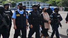 Ονδούρα: Εκδόθηκε στις ΗΠΑ φερόμενη ως επικεφαλής καρτέλ των ναρκωτικών
