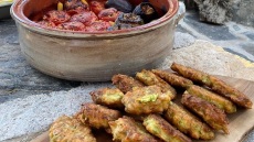 Από το χωράφι στο τηγάνι: Πριβέ γεύμα στο Κτήμα Κάμπονες στη Νάξο