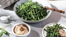 Σαλάτα με αμπελοφάσουλα και καρύδια