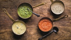 4 σάλτσες για να απογειώσετε τη γεύση του κρέατος