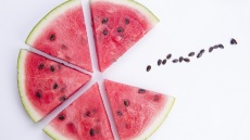 Γιατί κάνει καλό να τρώμε τους σπόρους καρπουζιού;