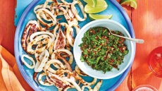 Καλαμάρι στο BBQ με τσίλι και σκόρδο