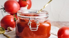 4 τρόποι για να αποθηκεύσουμε τις καλοκαιρινές ντομάτες για τον χειμώνα