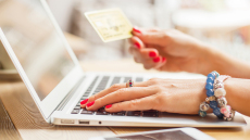 Ηλεκτρονικές πληρωμές: «Σπάει τα ταμεία» το πλαστικό χρήμα με 30 δισ. ευρώ στο α' εξάμηνο φέτος