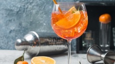 Aperol Spritz: Απλά tips για να το πετυχαίνετε πάντα- ποια είναι τα πιο συχνά λάθη στην παρασκευή του