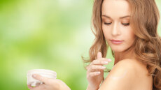 Ξηρότητα: Όλοι οι λόγοι που αφυδατώνεται το δέρμα – Τι να κάνετε