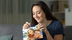 Σχέσεις: Πόσο γρήγορα παίρνουμε τον έλεγχο της ζωής μας μετά το χωρισμό