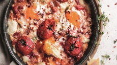 H απόλυτη καλοκαιρινή γεύση: Αυγά µπουγιουρντί