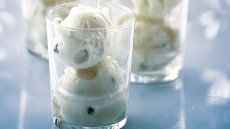 Σορμπέ λεμονιού και ούζου