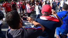 Ολυμπιακός: Αποθεωτική υποδοχή στην Κύπρο - Δείτε βίντεο