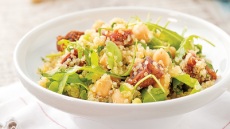 Σαλάτα με κινόα και ξερά σύκα