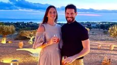 Θανάσης Πατριαρχέας: Η σύζυγός του ποζάρει στον καθρέφτη στον 8ο μήνα της εγκυμοσύνης της