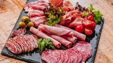 10 ιδέες για πιάτα με προϊόντα deli