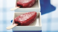 Παγωτά ξυλάκι σε διάφορα χρώματα