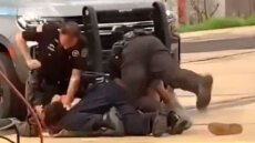  ΗΠΑ: Σάλος με βίντεο που δείχνει 3 αστυνομικούς στο Άρκανσο να δέρνουν αλύπητα άνδρα πεσμένο στο έδαφος