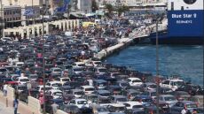 Σύρος: Οι Λιμενικοί δίνουν καθημερινή «μάχη» στο λιμάνι που «πνίγεται» από τα Ι.Χ